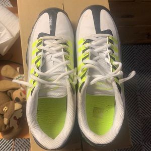 Nike boys size 5Y lax cleats